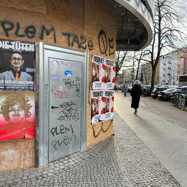 Baustellentür Berlin Prenzlauer Allee 